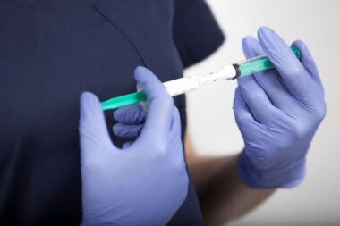 Skleroterapia piankowa i płynowa – na czym polega i ile kosztuje?